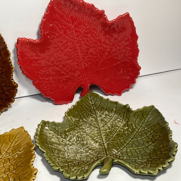 ND Exclusives Leaf Shaped Ceramic Serving Dishes - Picture 3 of 5